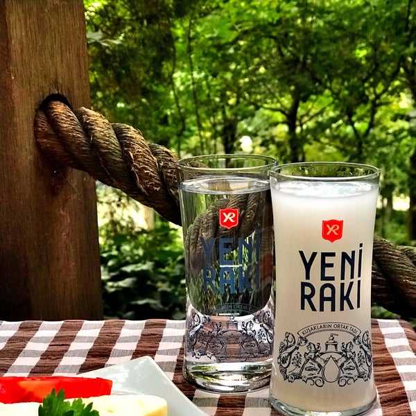 Das Foto wurde bei Yalı Restaurant von Canan K. am 10/2/2020 aufgenommen