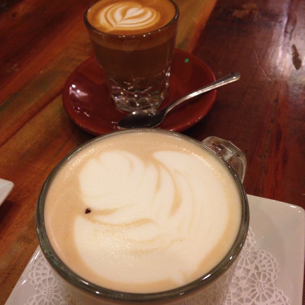 Foto tirada no(a) Gelato Bar &amp; Espresso Caffe por Ling L. em 12/13/2014
