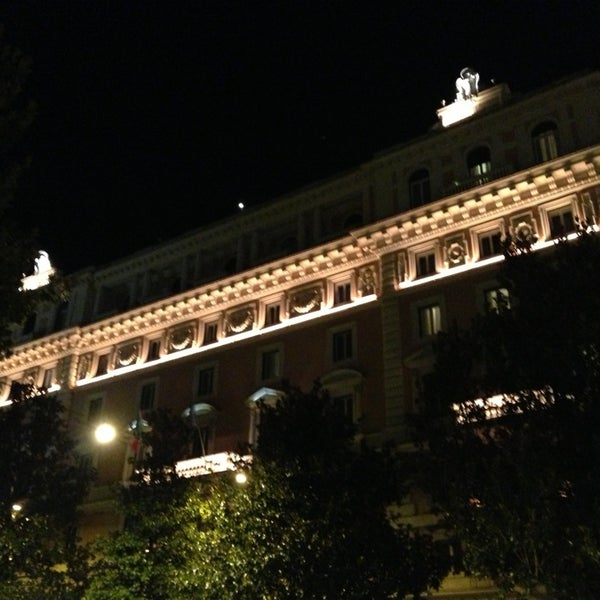 รูปภาพถ่ายที่ Rome Marriott Grand Hotel Flora โดย Mark C. เมื่อ 9/1/2013