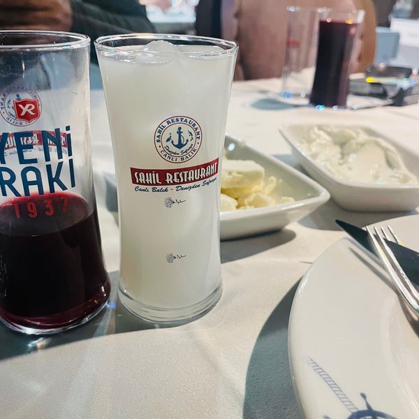 Das Foto wurde bei Sahil Restaurant von Uğur K. am 10/22/2022 aufgenommen