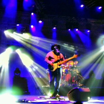 รูปภาพถ่ายที่ Gibson Amphitheatre โดย Cesar G. เมื่อ 2/26/2012