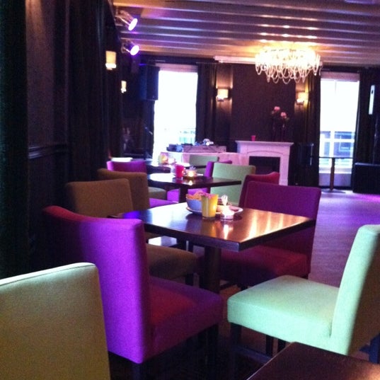 4/21/2012 tarihinde Jan Willem G.ziyaretçi tarafından Grand Café Arnhems Meisje'de çekilen fotoğraf