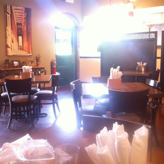 8/16/2012 tarihinde Glen W.ziyaretçi tarafından Taziki&#39;s Mediterranean Cafe - West End'de çekilen fotoğraf