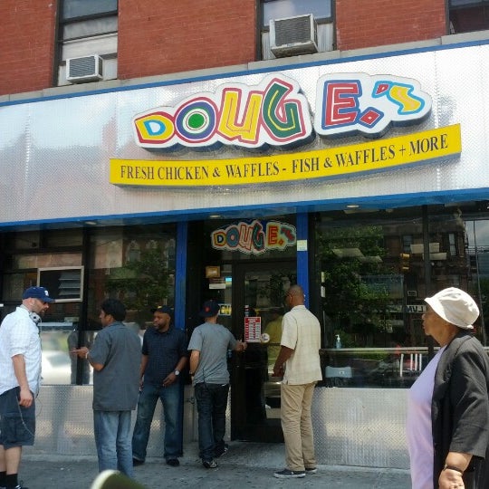 6/14/2012 tarihinde Shah M.ziyaretçi tarafından Doug E&#39;s Chicken &amp; Waffles'de çekilen fotoğraf