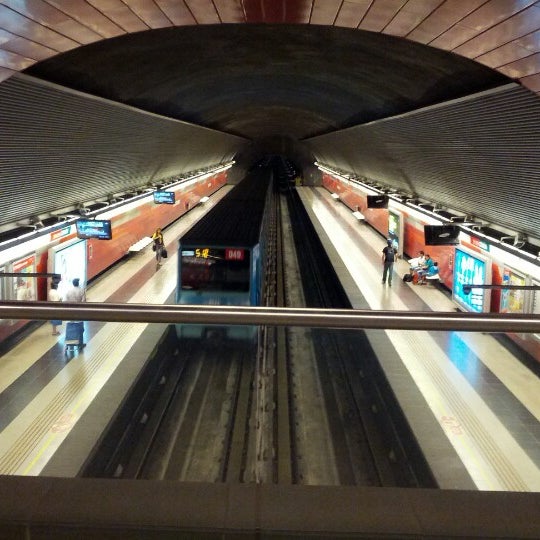 Photo taken at Metro Blanqueado by Jorge K. on 12/25/2012
