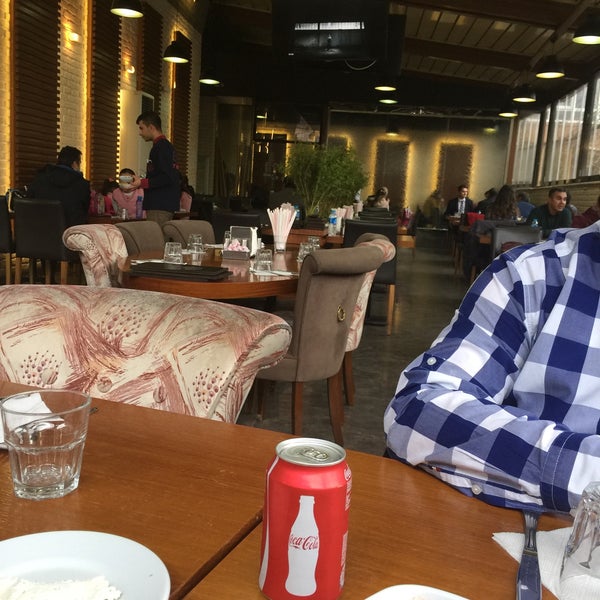 3/1/2017 tarihinde Özgür K.ziyaretçi tarafından Şanlıurfa İskender Kebap Restaurant'de çekilen fotoğraf