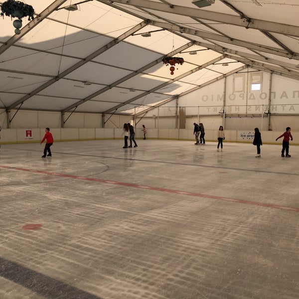 รูปภาพถ่ายที่ Ice Arena โดย John G. เมื่อ 12/13/2015