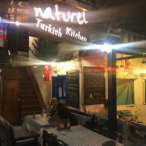 Foto scattata a Naturel Restoran da Bilge B. il 4/29/2018