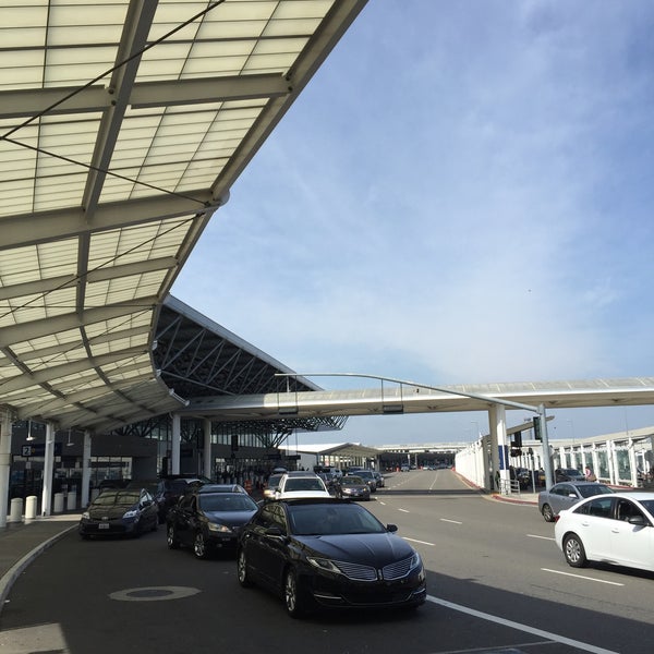 Foto tirada no(a) Oakland International Airport (OAK) por Emäÿ L. em 3/9/2015