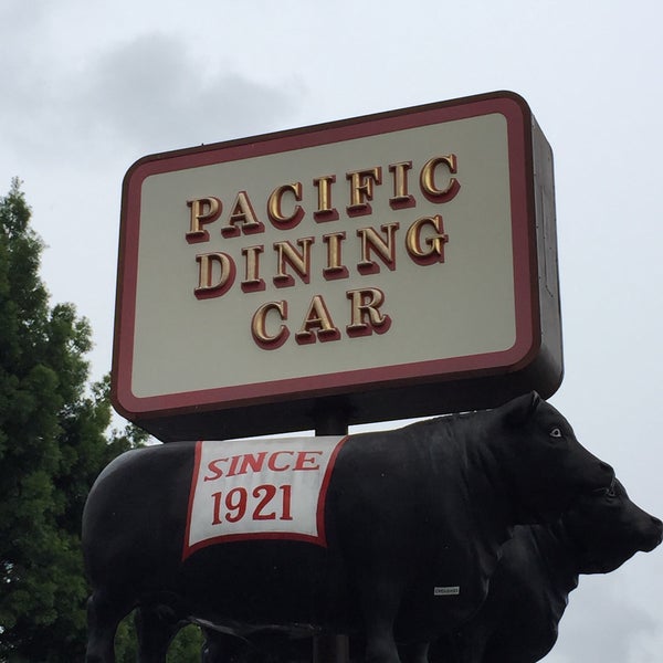 รูปภาพถ่ายที่ Pacific Dining Car โดย M เมื่อ 5/15/2015