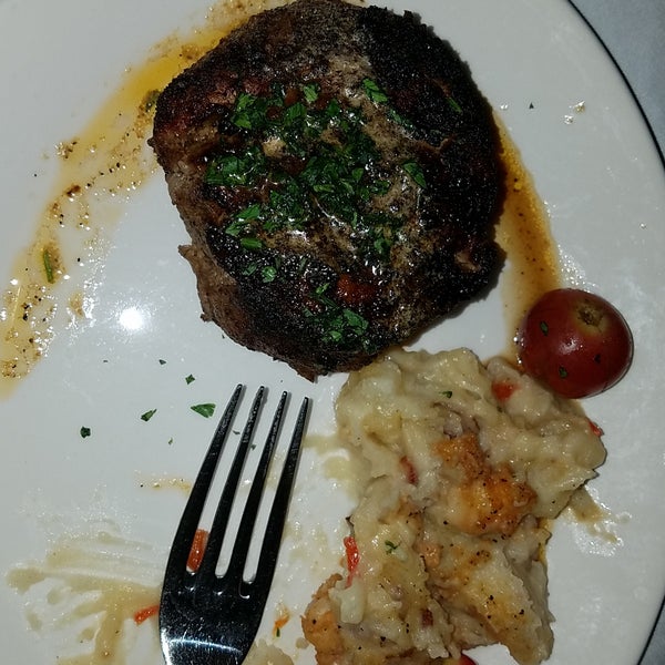 Das Foto wurde bei Dickie Brennan&#39;s Steakhouse von Larrissa 😂😂😂😂😂 am 7/19/2018 aufgenommen