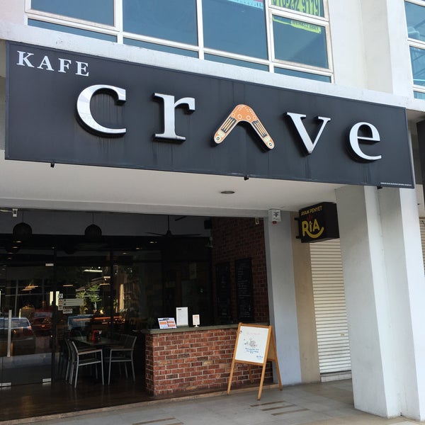 Photo prise au Crave Cafe par Live2work2play F. le2/28/2016