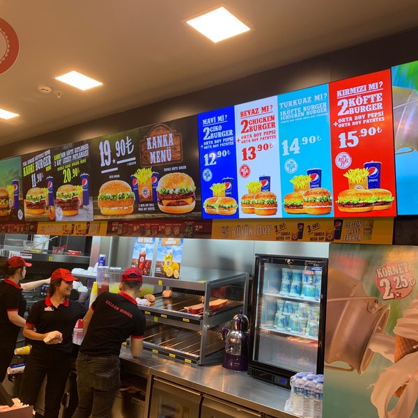 รูปภาพถ่ายที่ Saloon Burger โดย Mohammed เมื่อ 7/29/2019
