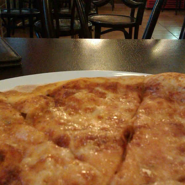 9/10/2013 tarihinde Valentine P.ziyaretçi tarafından Koti pizza'de çekilen fotoğraf