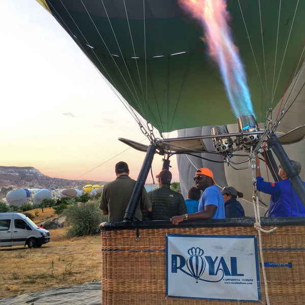 รูปภาพถ่ายที่ Royal Balloon โดย Furkan Ş. เมื่อ 8/24/2017