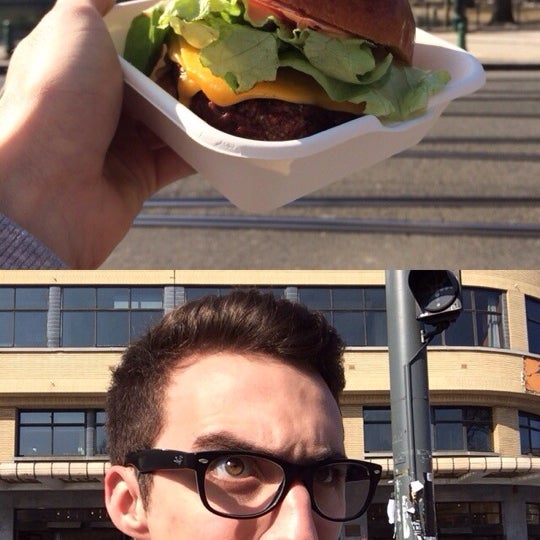 Снимок сделан в Burger Republic пользователем Rafael D. 3/12/2014
