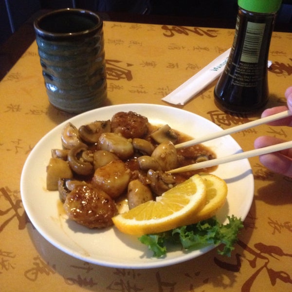 Scallops with teriyaki sauce are a must have. The place is cozy and clean. Loved it