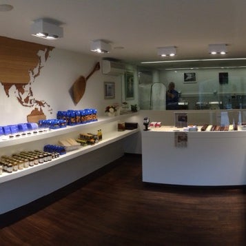 Photo taken at Centho Chocolates by Geert D. on 10/25/2014