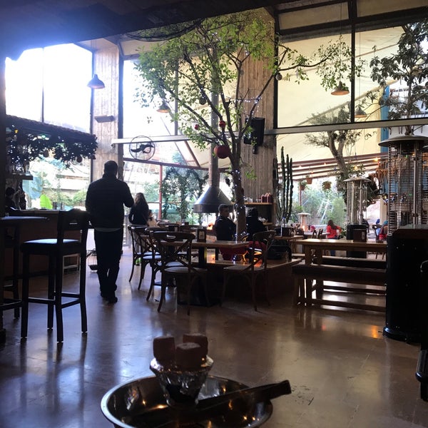 12/25/2017 tarihinde Malik Can K.ziyaretçi tarafından Cafe Em Nazih'de çekilen fotoğraf