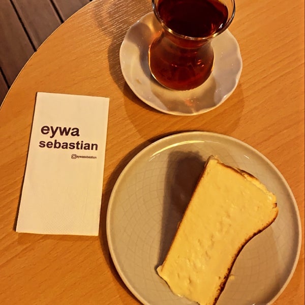Foto scattata a Eywa Coffee &amp; Cake da Münire D. il 3/19/2022