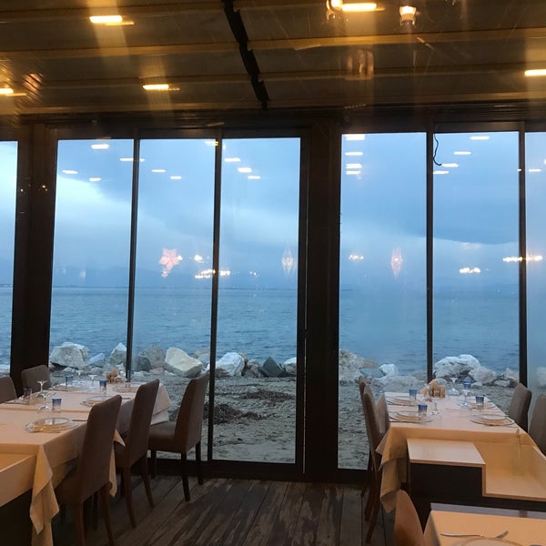 Foto diambil di İstasyon Restaurant oleh Nazlı G. pada 12/30/2021
