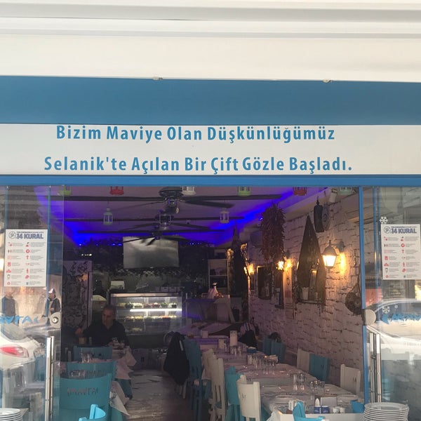 Снимок сделан в Mavra Restaurant пользователем Nazlı G. 10/30/2021