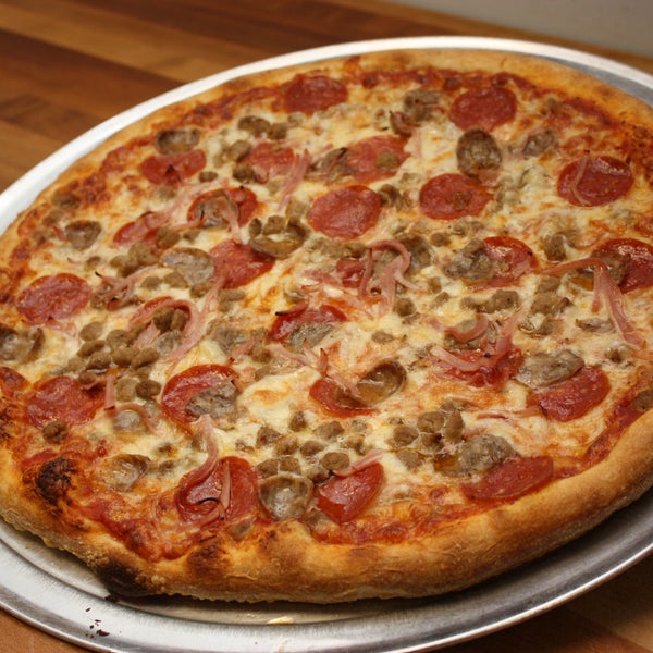 รูปภาพถ่ายที่ Mama&#39;s Pizza โดย Mama&#39;s Pizza เมื่อ 9/30/2013