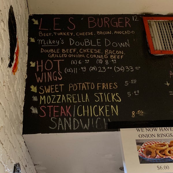 10/7/2018にTaisiia I.がMikey&#39;s Burgerで撮った写真