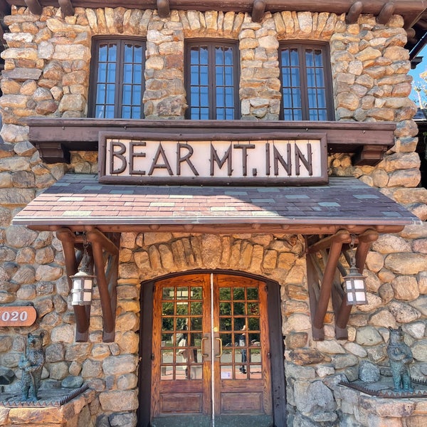 Foto tomada en Bear Mountain Inn  por Taisiia I. el 10/14/2022