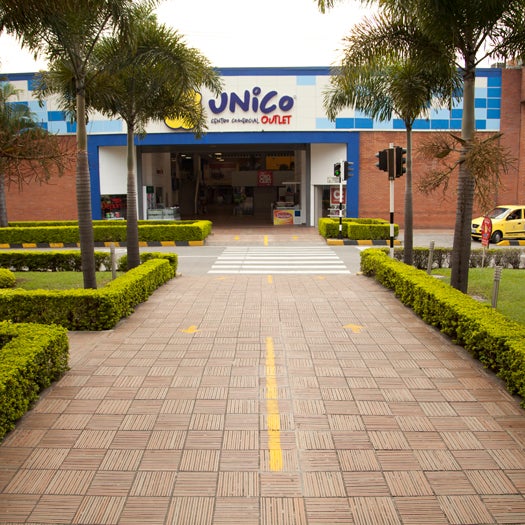 รูปภาพถ่ายที่ Único Centro Comercial Outlet โดย Único Centro Comercial Outlet เมื่อ 7/17/2013