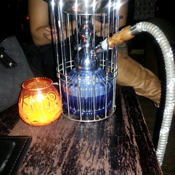 Foto diambil di Zamaan Hookah Bar and Lounge oleh Stephanie pada 12/22/2013