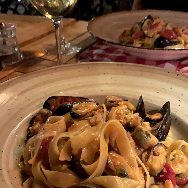 Photo taken at Il Vicino Pizzeria by Lucas on 9/14/2019