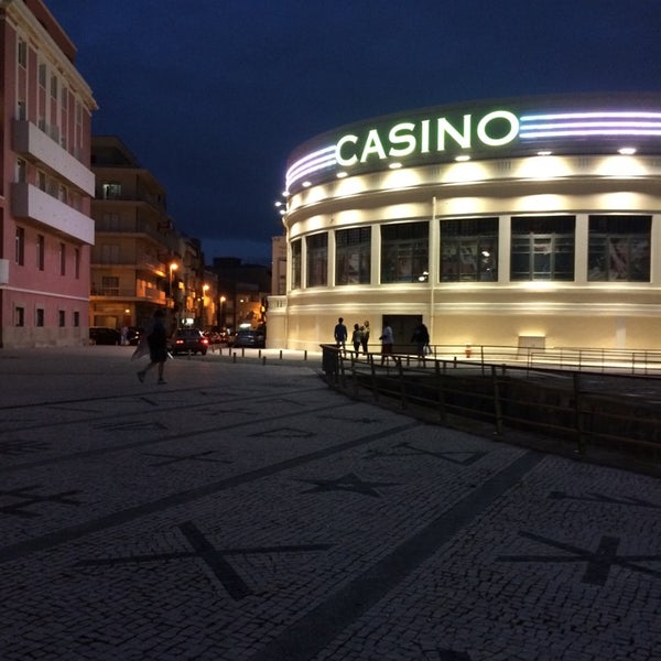 รูปภาพถ่ายที่ Casino da Póvoa โดย Gaspar A. เมื่อ 8/10/2014