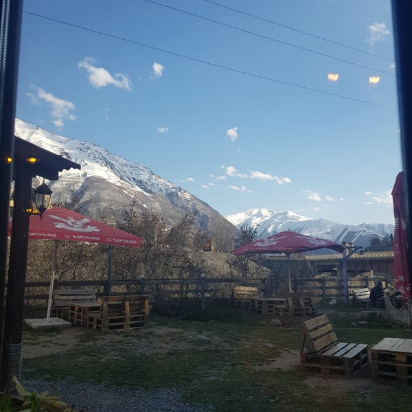 4/30/2019 tarihinde Andrey M.ziyaretçi tarafından Restaurant Cozy Corner Kazbegi'de çekilen fotoğraf