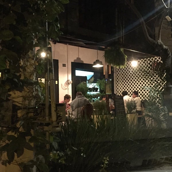 Foto tirada no(a) Entre 2 Petit Bistro por Anabel S. em 1/31/2016