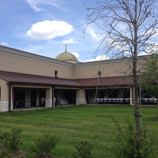 Photo taken at Pearland Islamic center of ISGH by Hari K. on 5/23/2014