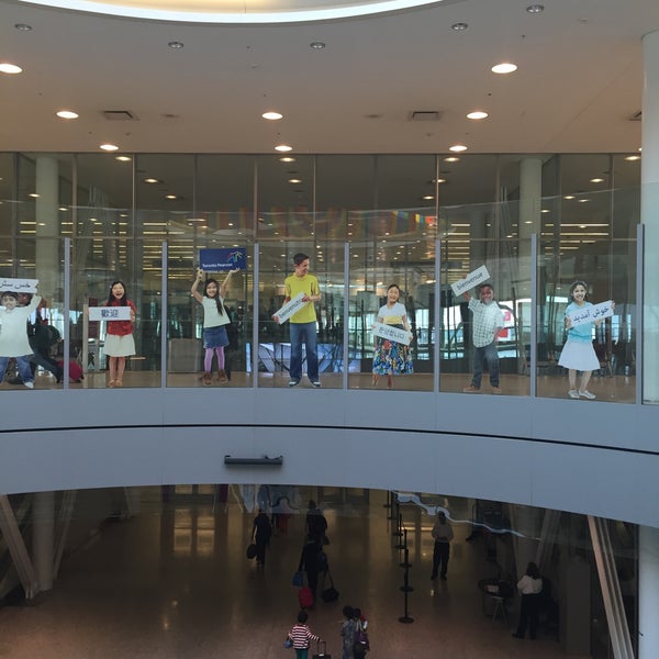 Foto diambil di Toronto Pearson International Airport (YYZ) oleh Naveed N. pada 6/21/2015