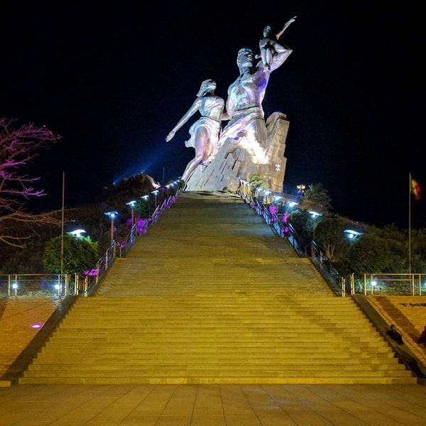 Monument De La Renaissance Africaine Scenic Lookout In Ouakam