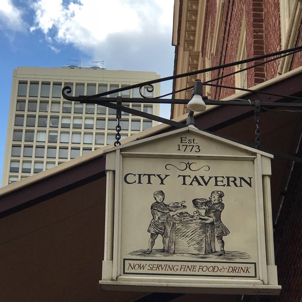Foto tirada no(a) City Tavern por Carol D. em 10/18/2018