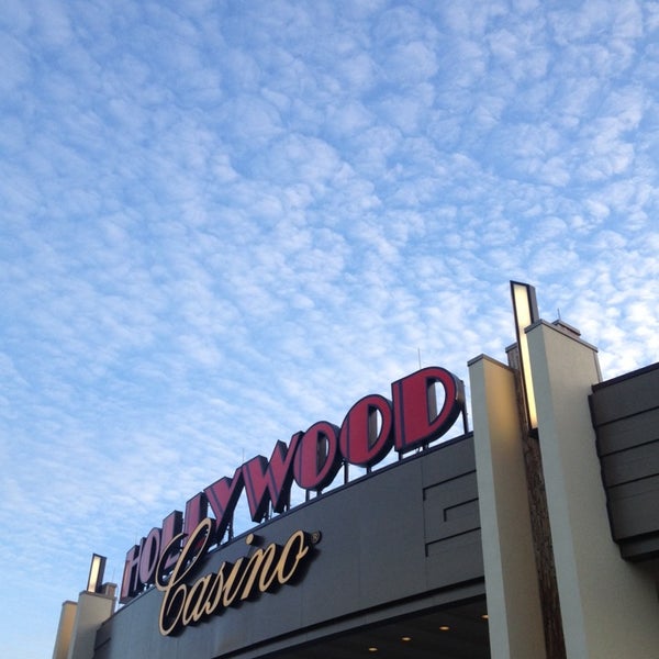 Photo prise au Hollywood Casino Perryville par Carol D. le5/25/2015