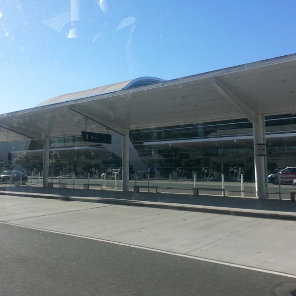 Снимок сделан в San Jose Mineta International Airport (SJC) пользователем Deb V. 11/17/2014