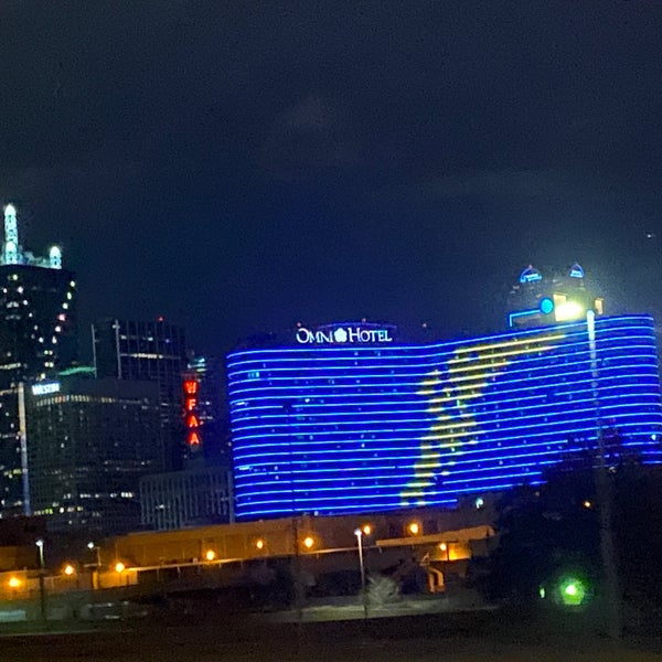 Снимок сделан в Omni Dallas Hotel пользователем Heidi J. 12/28/2019