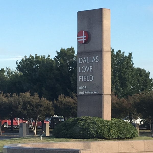 รูปภาพถ่ายที่ Dallas Love Field (DAL) โดย Heidi J. เมื่อ 9/30/2017
