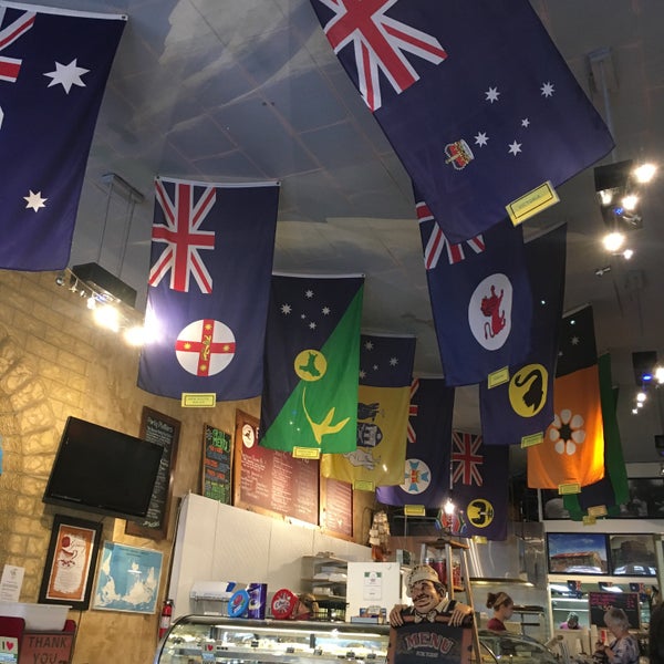 Foto scattata a Australian Bakery Cafe da Ires il 7/28/2016