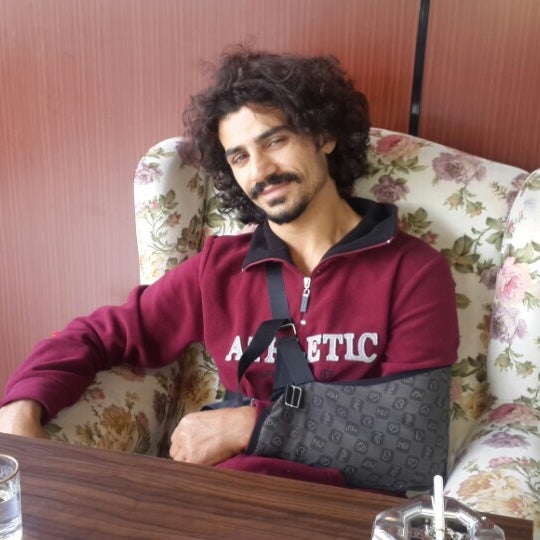 Das Foto wurde bei Ala Kahve Cafe &amp; Bistro von kıvırcık - Muharrem E. am 10/12/2014 aufgenommen