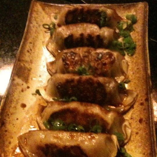 รูปภาพถ่ายที่ Nazo Sushi Bar โดย Ana T. เมื่อ 12/14/2012