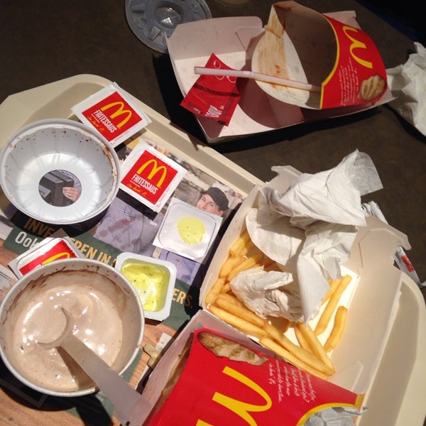 รูปภาพถ่ายที่ McDonald&#39;s โดย Jos v. เมื่อ 1/25/2014