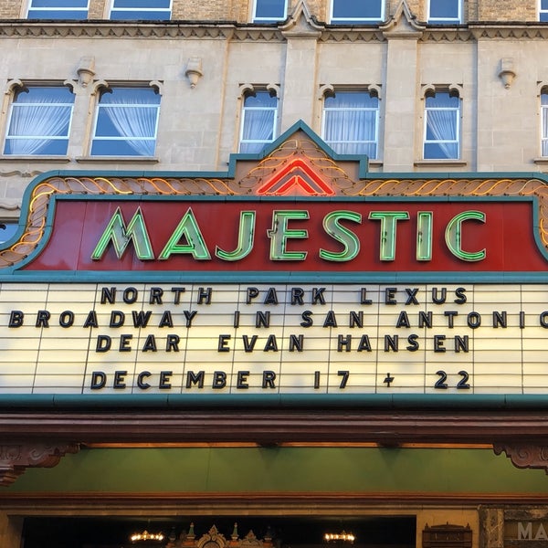 รูปภาพถ่ายที่ The Majestic Theatre โดย Leah เมื่อ 12/21/2019