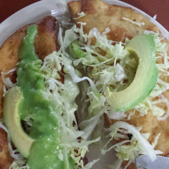 Снимок сделан в Tacos el Rey пользователем Doria T. 1/24/2014