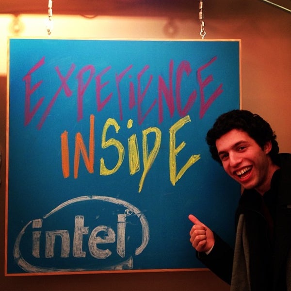11/29/2013にAri H.が#IntelNYC Intel Experience Storeで撮った写真